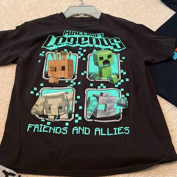 Boys character tees size small - Picture 3 of 3